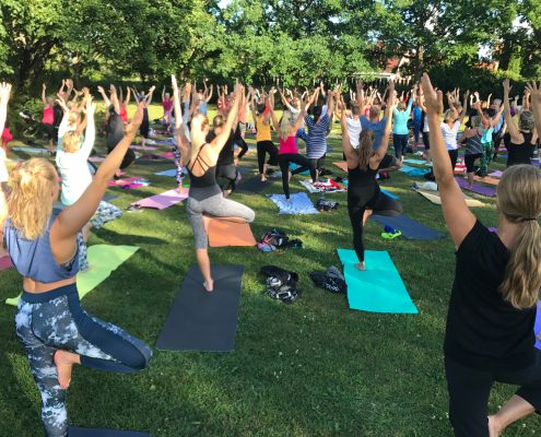Yoga Ashtanga yogaklass sommar ute gratis